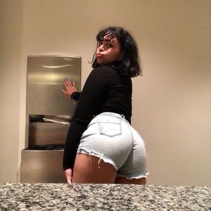 Meet your Posher, Liliam